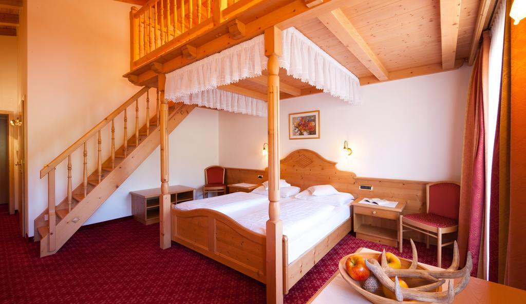Hotel Des Alpes Ла-Вілла Екстер'єр фото